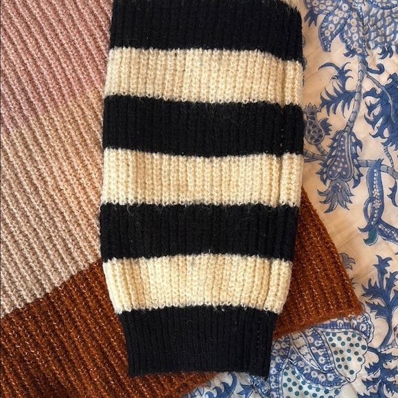 Striped Colorblock Sweater - Picture 5 of 6